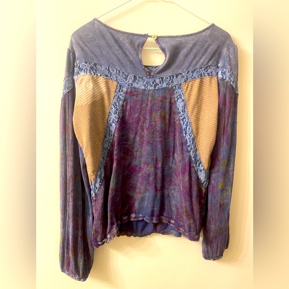 Gimmicks Top - Picture 6 of 7